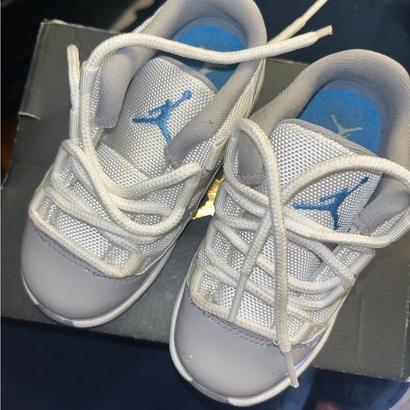 Toddler Jordan sz 8c - Picture 3 of 5